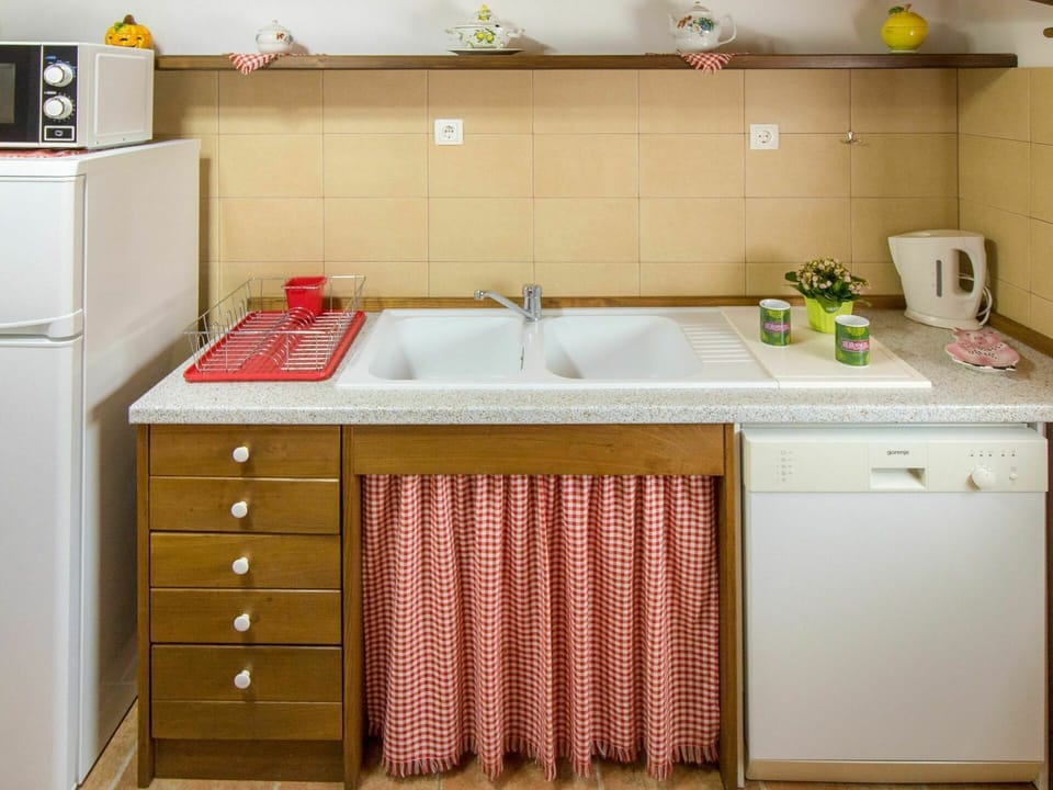 Cabinetry, Kitchen Sink, Sink, Furniture, Tap, Plumbing Fixture, Countertop, Interior Design, Kitchen Stove, Flooring