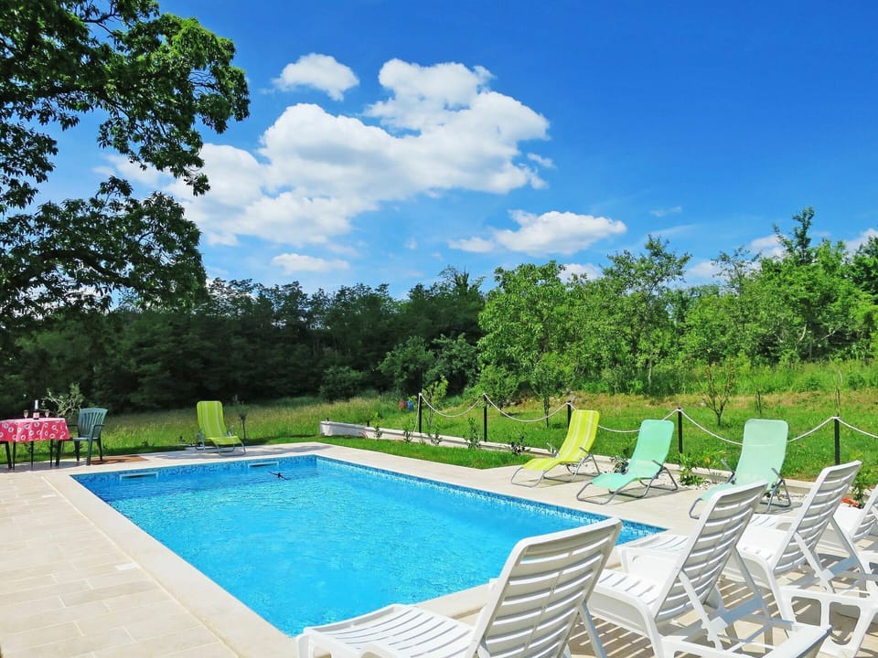 Water, Sky, Cloud, Plant, Property, Blue, Swimming Pool, Green, Azure, Chair