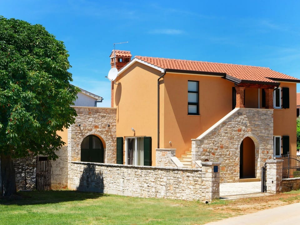 Property, House, Building, Home, Real Estate, Architecture, Residential Area, Estate, Wall, Arch