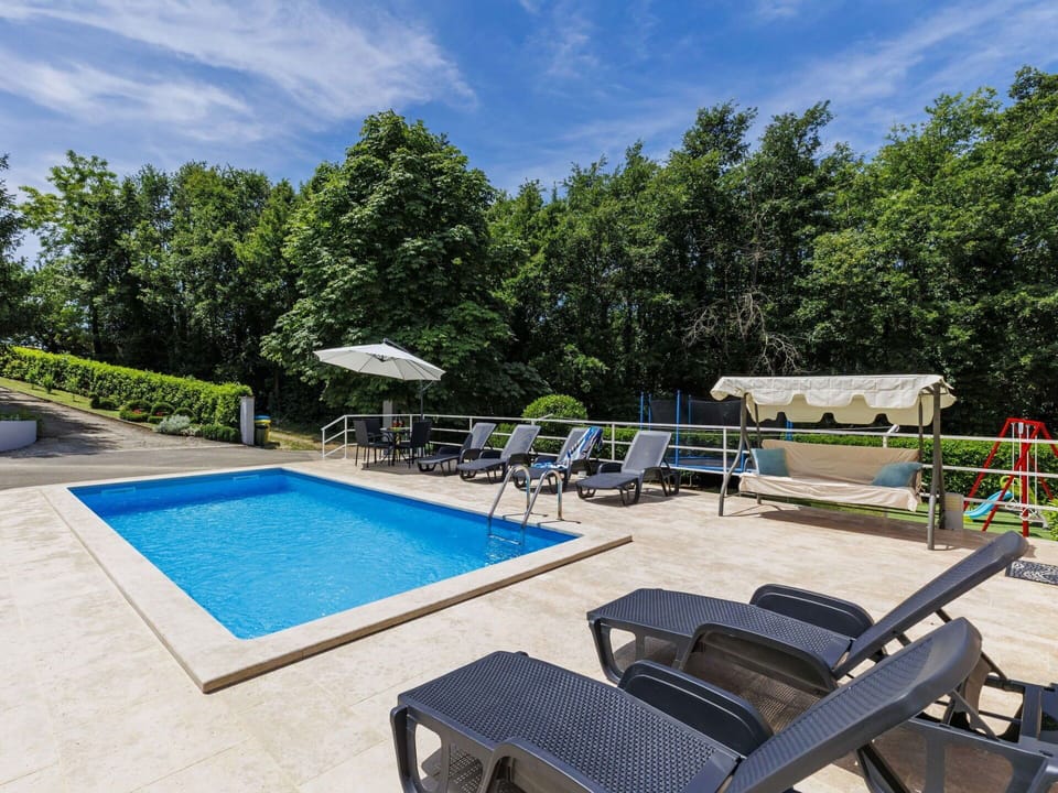 Swimming Pool, Resort, Outdoor Furniture, Leisure, Eco Hotel, Umbrella, Shade, Sunlounger, Resort Town, Leisure Centre