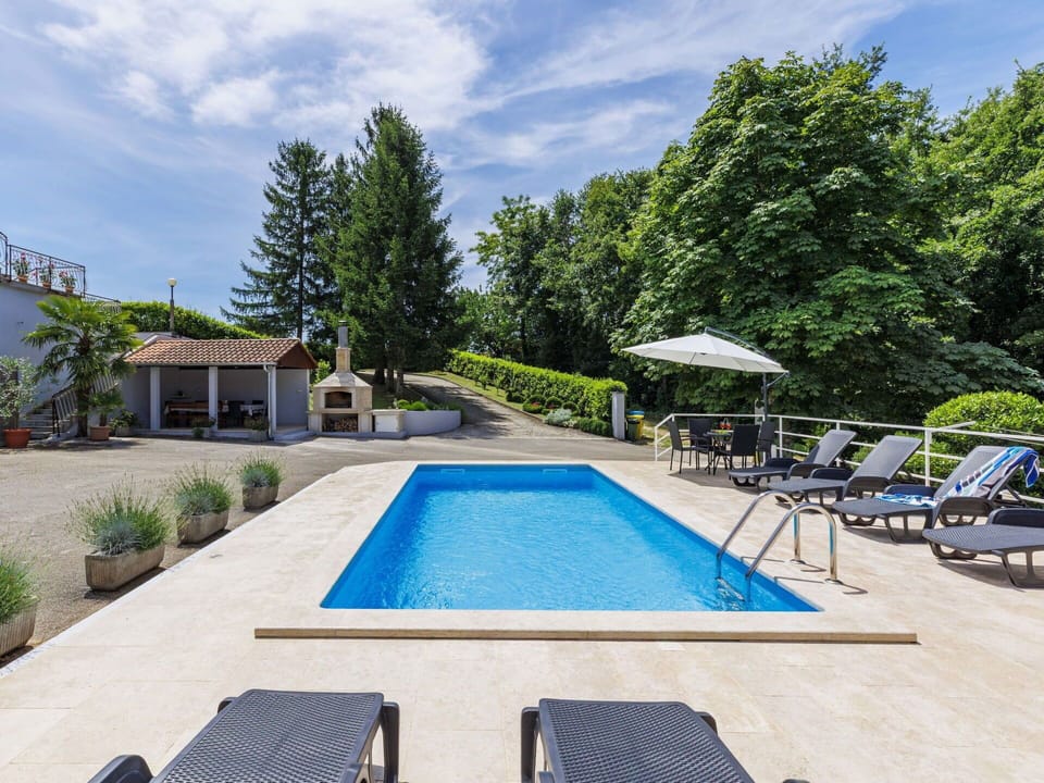 Swimming Pool, Resort, Outdoor Furniture, Eco Hotel, Umbrella, Leisure, Shade, Garden, Sunlounger, Landscaping
