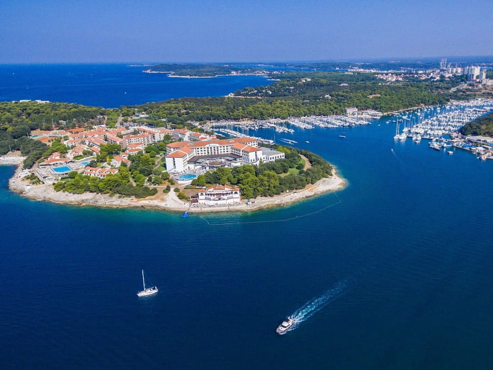 Water, Water Resources, Sky, Boat, Coastal And Oceanic Landforms, Lake, Landscape, Waterway