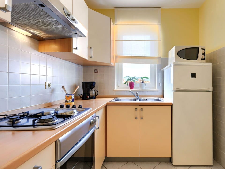 Cabinetry, Countertop, Kitchen Sink, Property, Furniture, Sink, Kitchen, Kitchen Appliance, Tap, Kitchen Stove