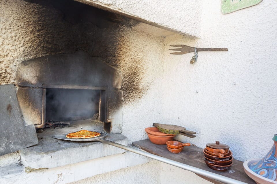 Hearth, Room, Food, Masonry Oven, Dish, House, Cuisine, Heat, Kitchen Appliance