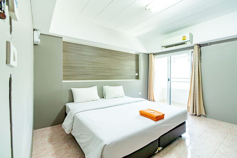 Standard King Room | Desk, free WiFi, bed sheets