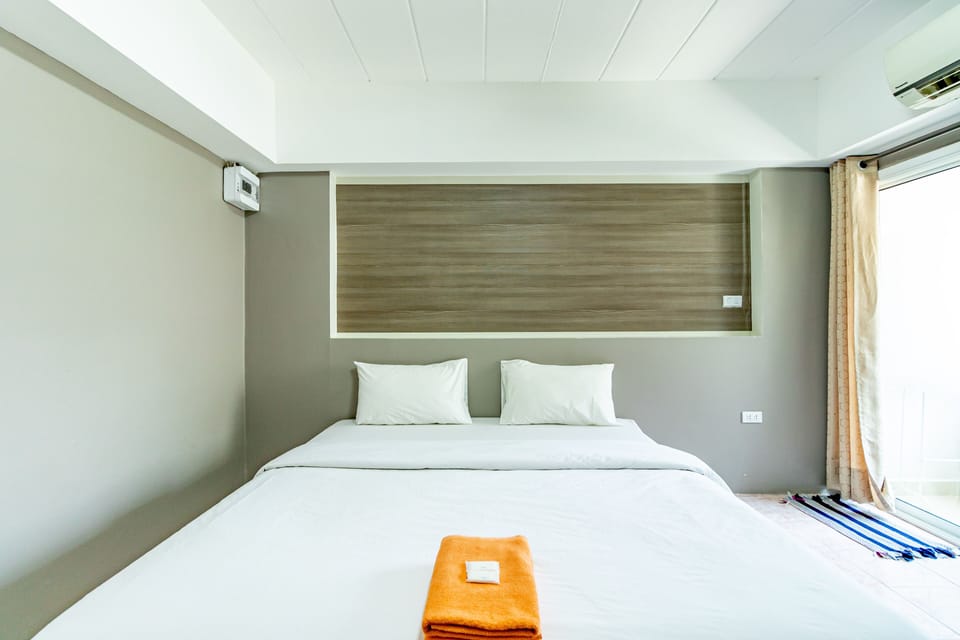 Standard King Room | Desk, free WiFi, bed sheets