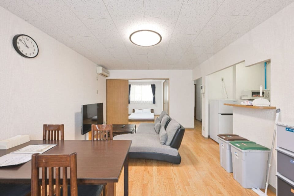 Apartment | Living area | Flat-screen TV