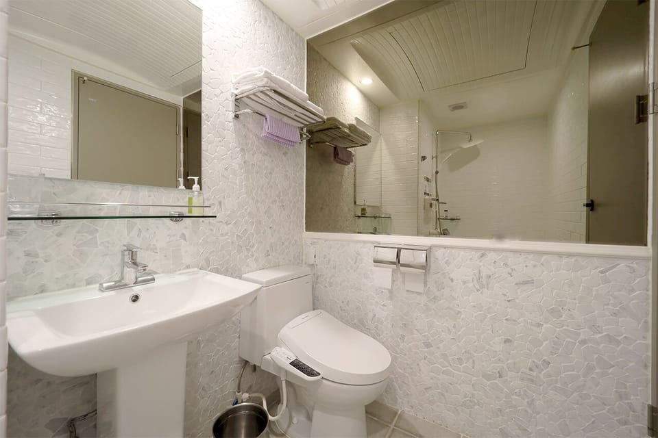 Combined shower/tub, free toiletries, hair dryer, bathrobes
