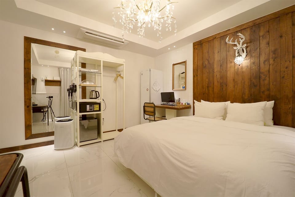 In-room safe, WiFi (free), individually decorated