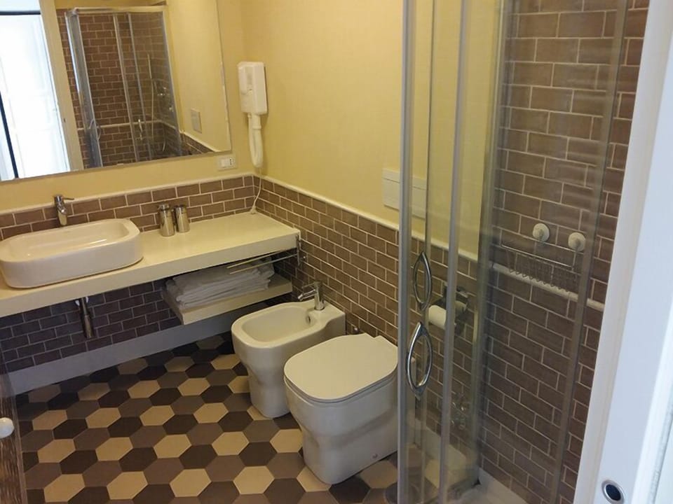 Superior Double or Twin Room, City View (Ines) | Bathroom | Shower, rainfall showerhead, hair dryer, bidet