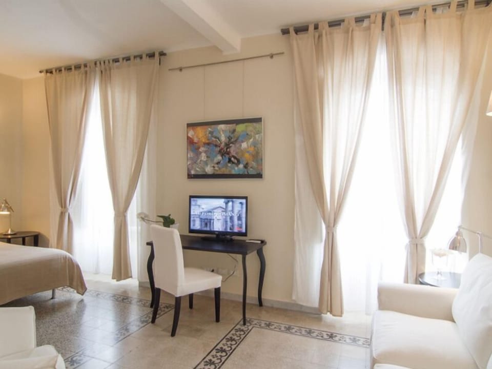 Superior Double or Twin Room with Sofa Bed and City View (Suite) | Free WiFi, bed sheets