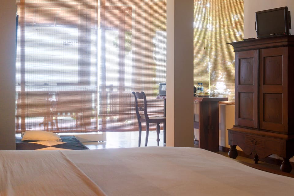 Deluxe Room, 1 King Bed, Ocean View | In-room safe, desk, soundproofing, free WiFi