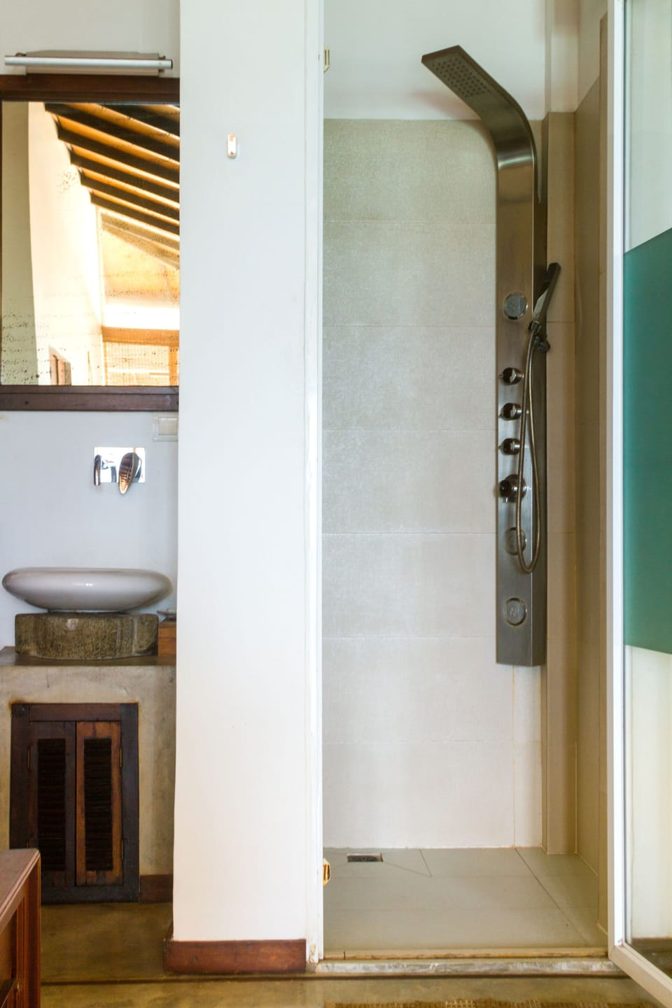 Superior Room, 1 Queen Bed, Ocean View | Bathroom shower