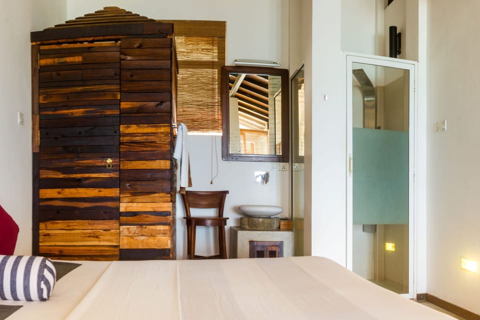 Deluxe Room, 1 King Bed, Ocean View | In-room safe, desk, soundproofing, free WiFi