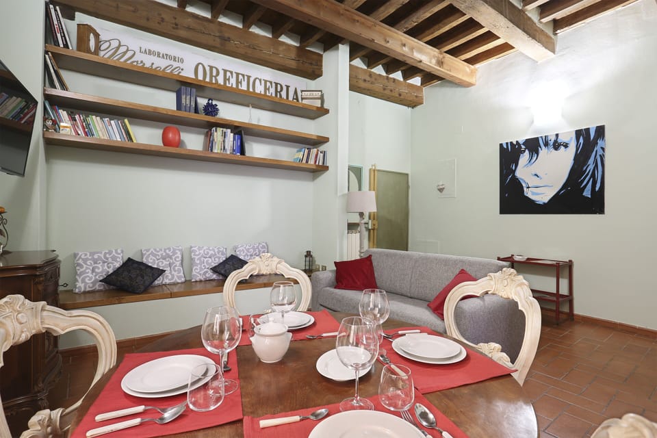 Classic Apartment, 1 Bedroom | In-room dining
