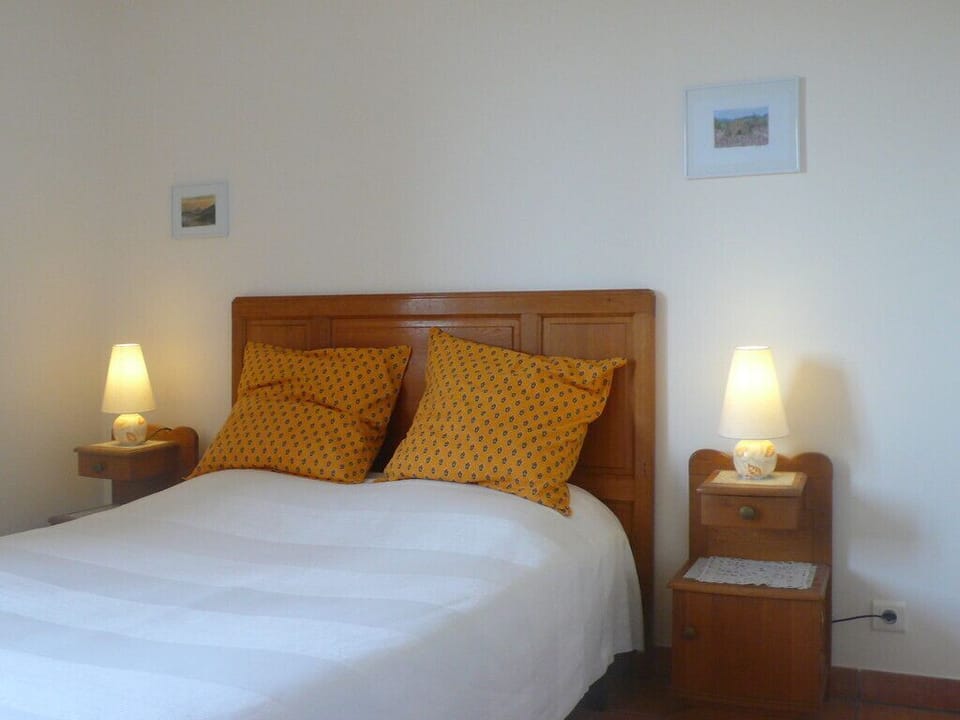 Triple Room (Château) | Individually decorated, individually furnished, desk, laptop workspace