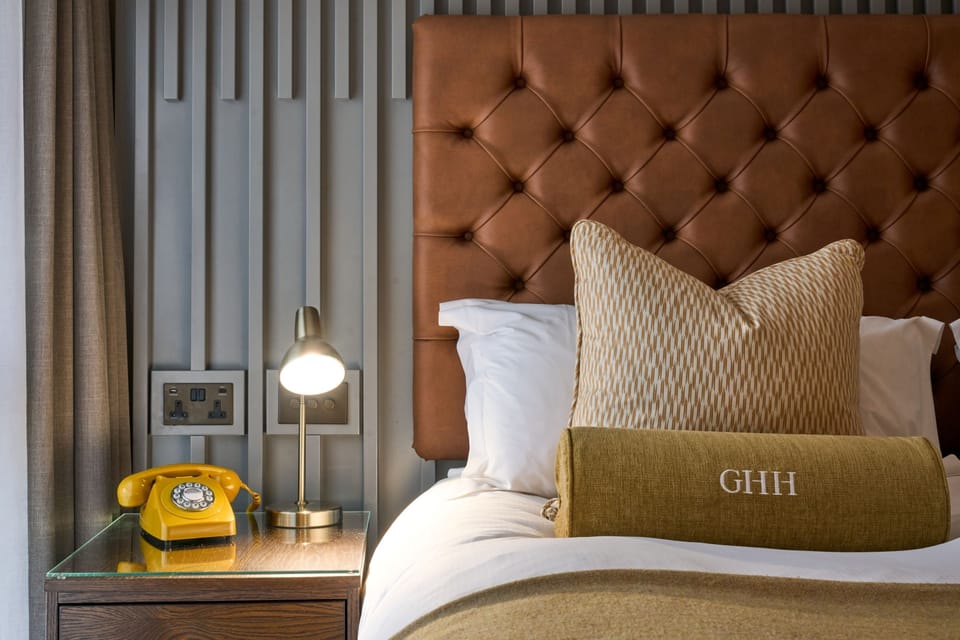 Suite | Egyptian cotton sheets, in-room safe, desk, laptop workspace