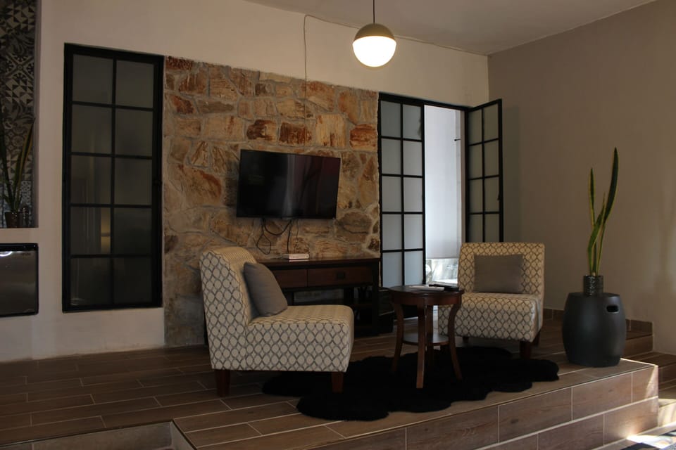 Deluxe Room, Bathtub | Living area | 32-inch Smart TV with satellite channels, TV