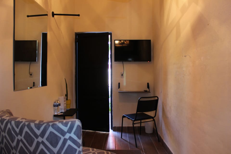 Standard Single Room | Desk, WiFi (free)