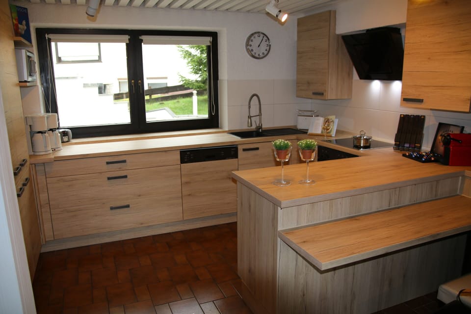 Luxury House, Private Bathroom | Shared kitchen | Highchair