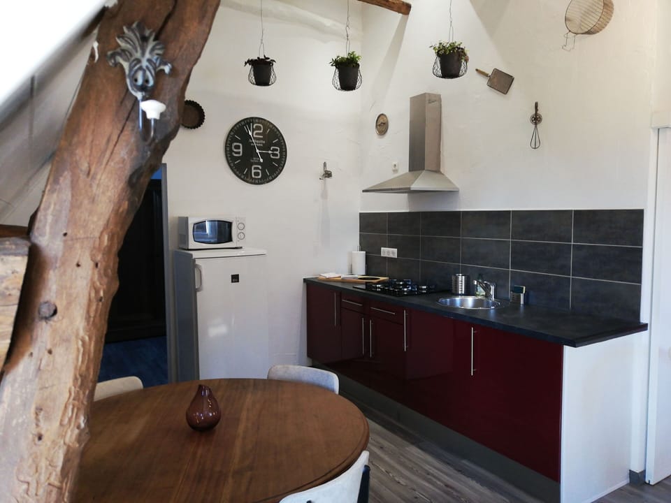 Suite (Le Potz) | Private kitchen | Full-size fridge, microwave, espresso maker, electric kettle