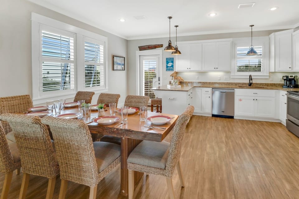 Dining table to seat 8