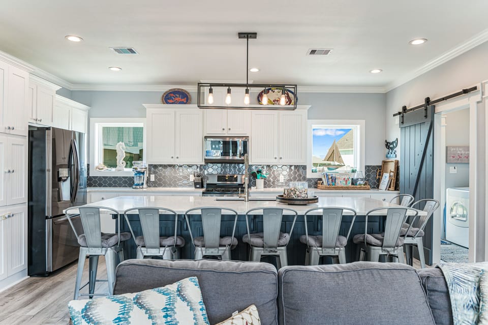 eat at bar seats 8