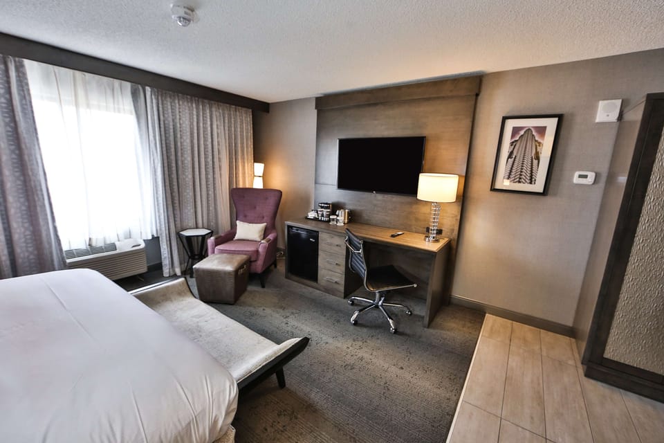 Room, 1 King Bed, Non Smoking (Extended) | Premium bedding, in-room safe, laptop workspace, blackout drapes