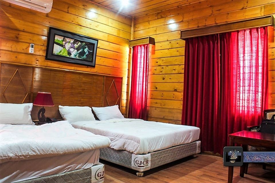 Family Room, 1 Bedroom, Private Bathroom | Egyptian cotton sheets, premium bedding, down comforters, pillowtop beds