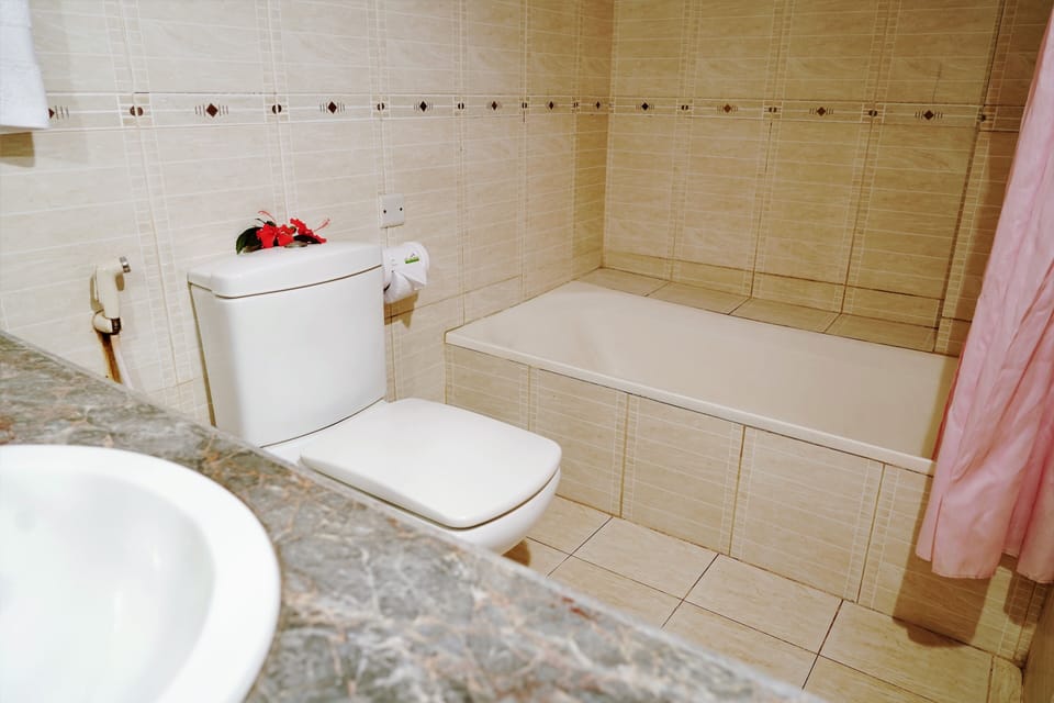 Deluxe Room, 1 Bedroom, Private Bathroom, Garden View | Bathroom | Rainfall showerhead, free toiletries, hair dryer, towels