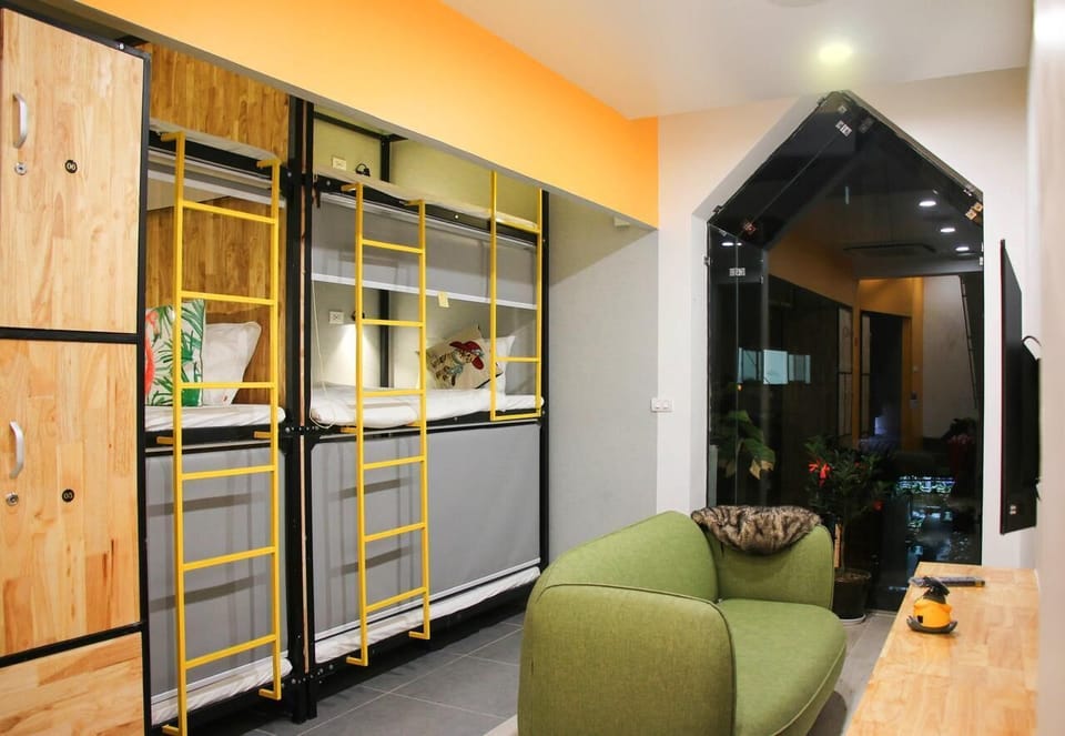 Bunk Bed Female | Extra beds