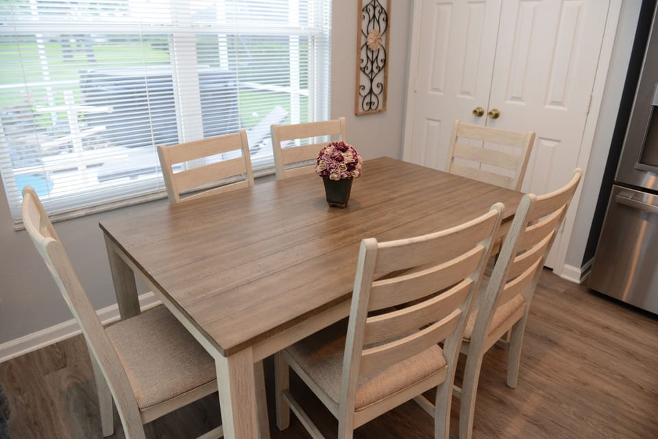 Kitchen table seats 6 