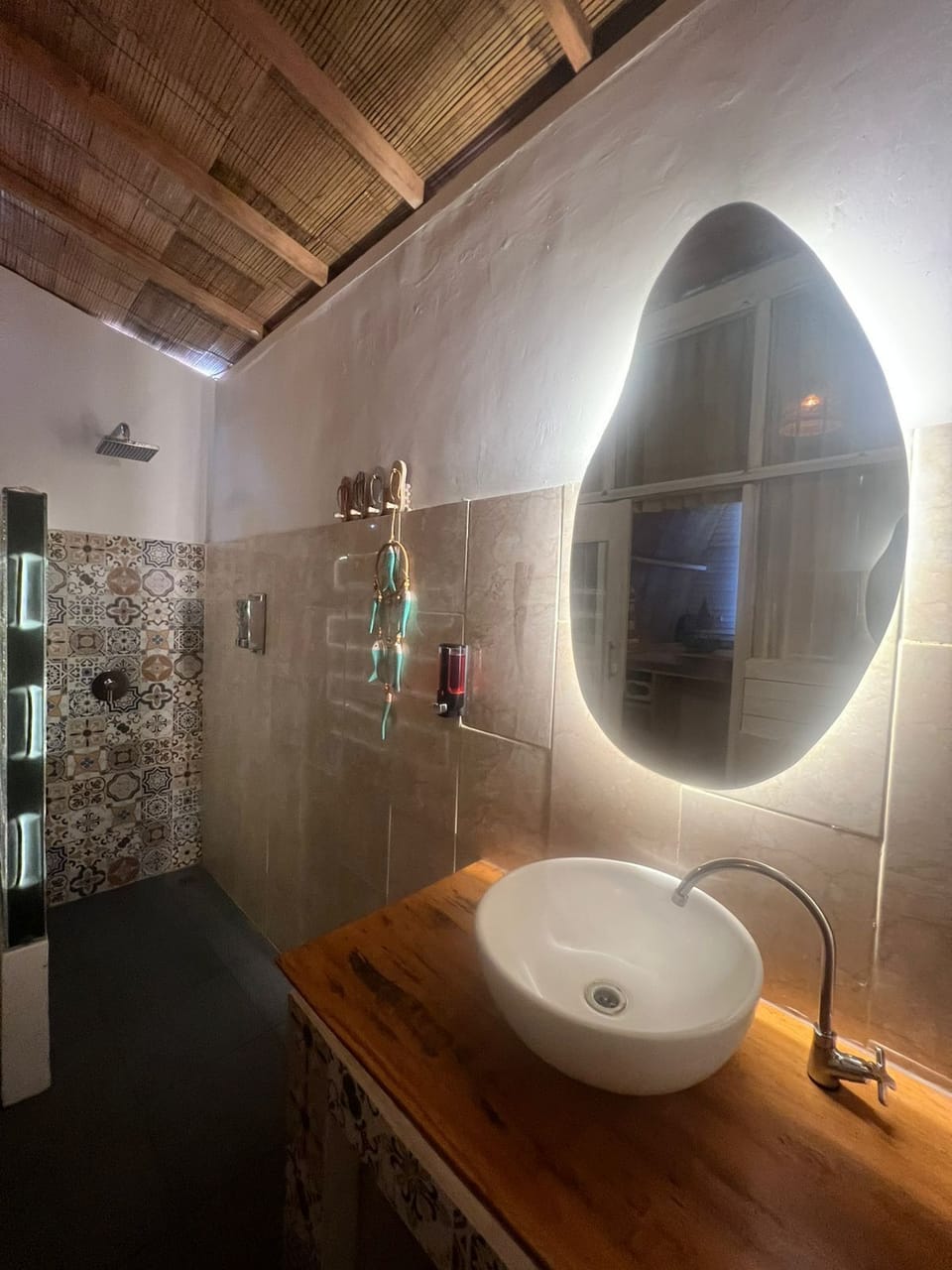Superior Bungalow, 1 Bedroom, Non Smoking | Bathroom | Shower, rainfall showerhead, free toiletries, towels