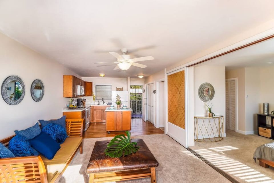Efficient and complete, this unit has everything you`ll need during your stay