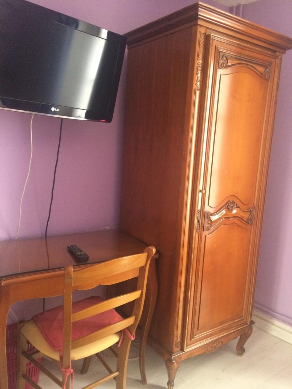 In-room safe, desk, soundproofing, cribs/infant beds