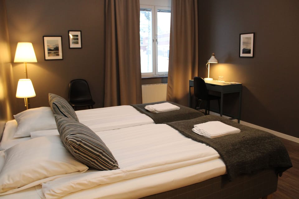 Basic Twin Room, Shared Bathroom | Iron/ironing board (on request), WiFi (free), bed sheets