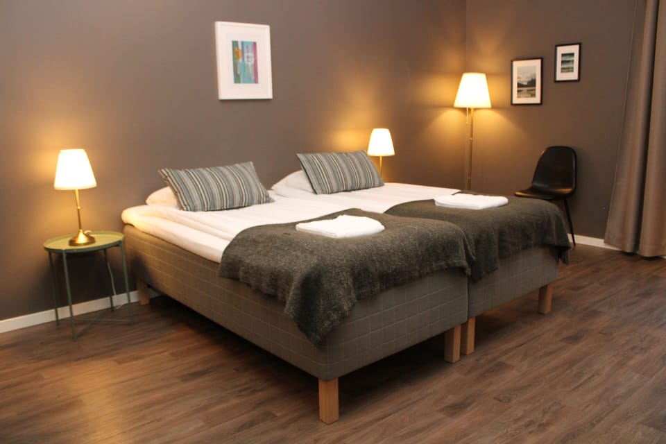 Basic Twin Room, Shared Bathroom | Iron/ironing board (on request), WiFi (free), bed sheets