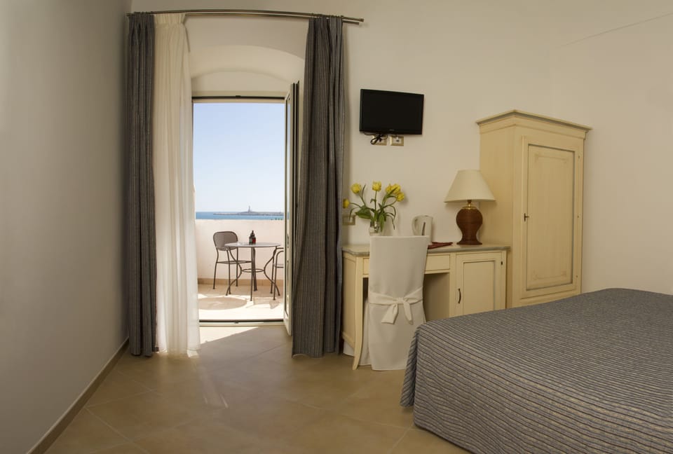 Double Room, Sea View | Premium bedding, minibar, in-room safe, desk
