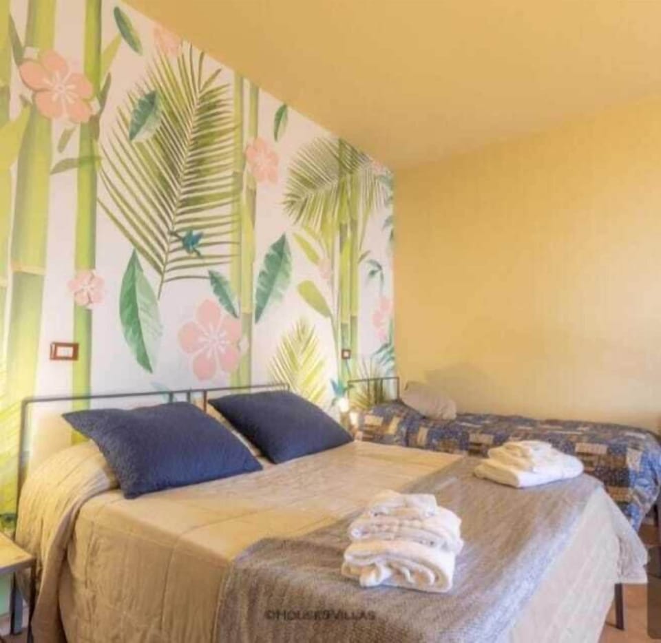 Camera Quadrupla Esclusiva | Memory foam beds, minibar, desk, soundproofing