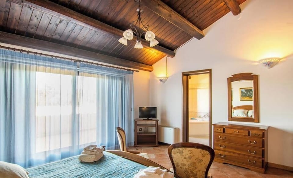 Exclusive Room, Non Smoking, Tower | Memory foam beds, desk, iron/ironing board (on request), WiFi (free)