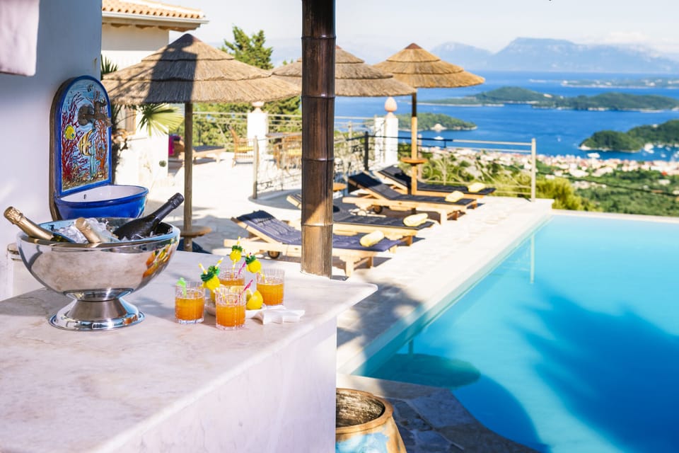 Pool bar of the View Villa
