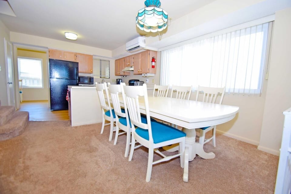 Townhome, 4 Bedrooms | Dining