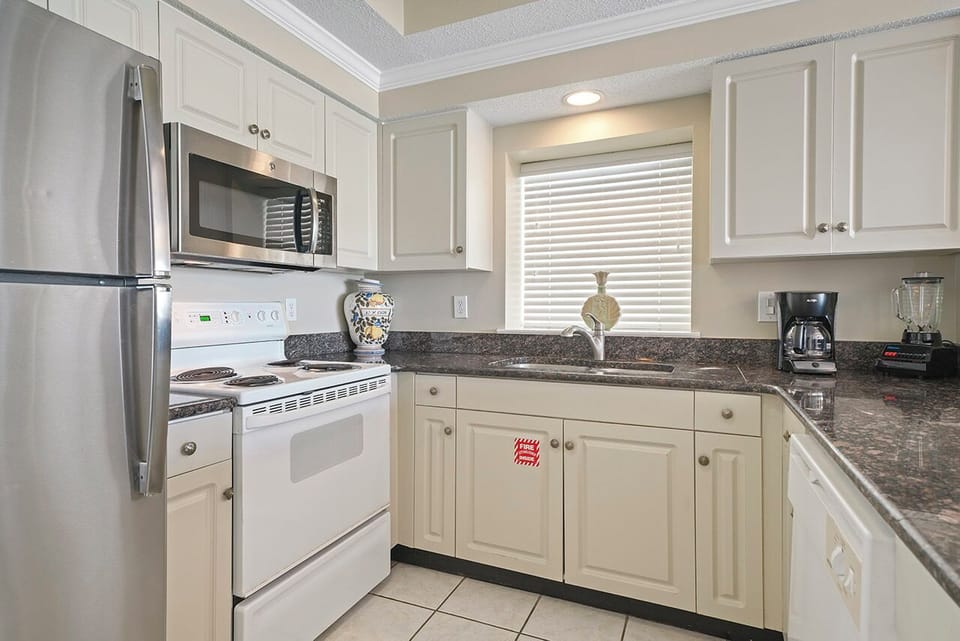 Majestic Sun 1001B - Miramar Beach - Kitchen