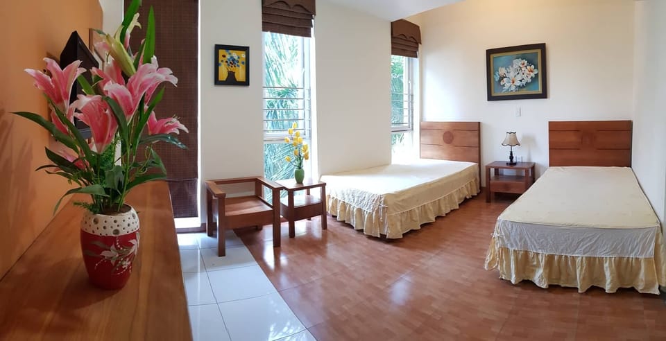 Twin Room | Living room | Flat-screen TV