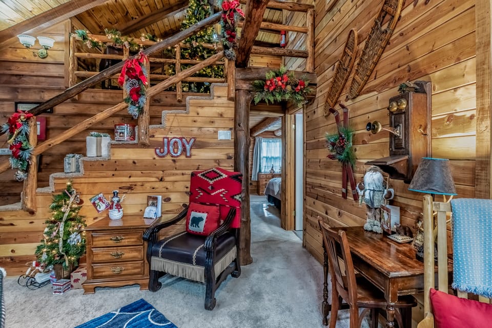 View into the hallway of the guest bedroom.