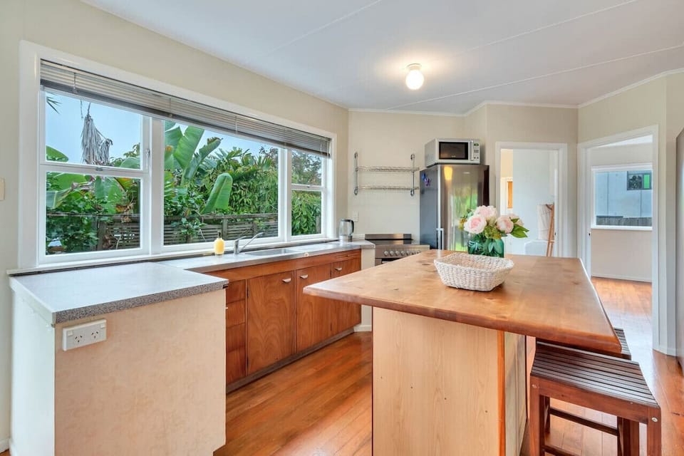 The kitchen island is the perfect place to have a casual breakfast or where the kids’ can-do arts and crafts while you cook dinner.