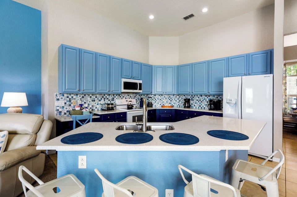 seating for 4 at the kitchen counter