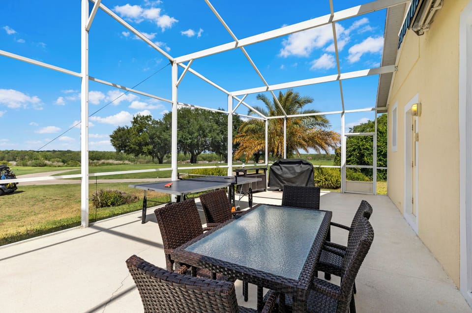 Lots of space to enjoy the Florida outdoors, BBQ included