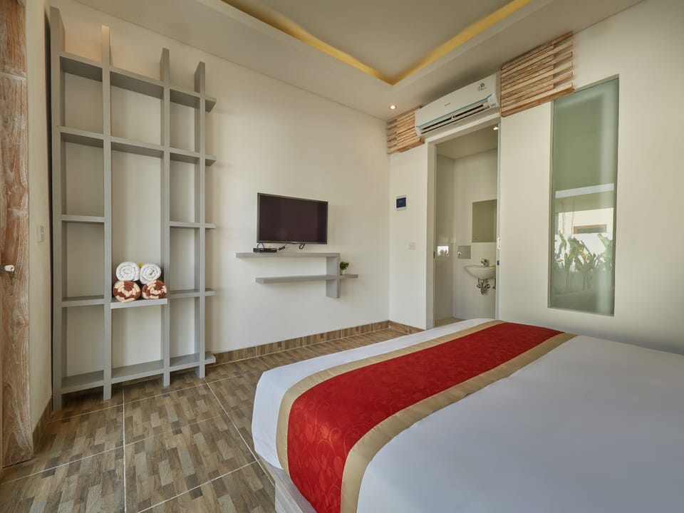 Deluxe Double Room | Individually furnished, soundproofing, iron/ironing board, free WiFi
