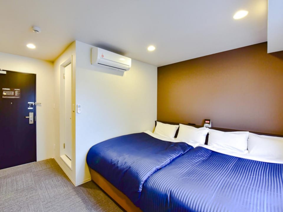 Desk, WiFi (free), bed sheets